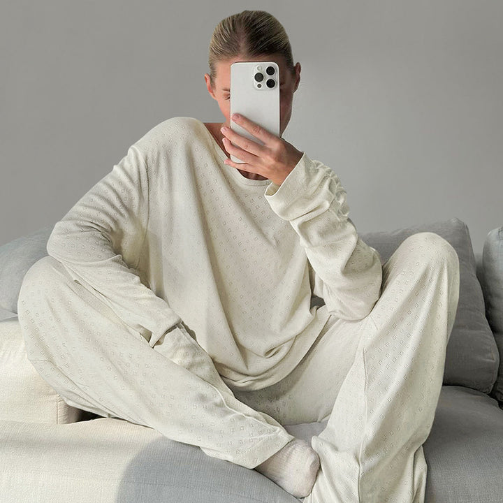 Dame hyggeligt lounge-pyjamasæt med langærmet top og komfortable bukser Stilla