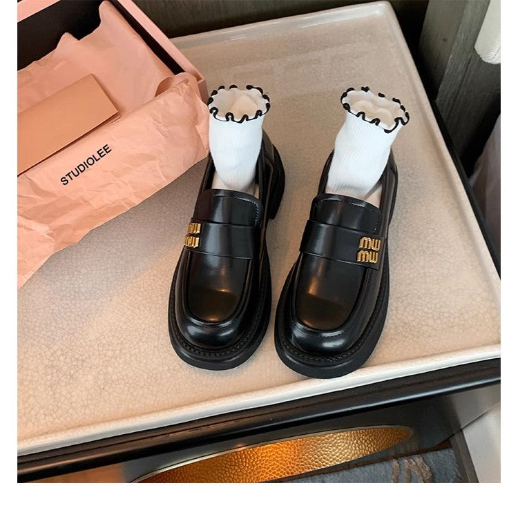 Dame elegante loafers med markant metaldekoration og komfortabel sål Stilla