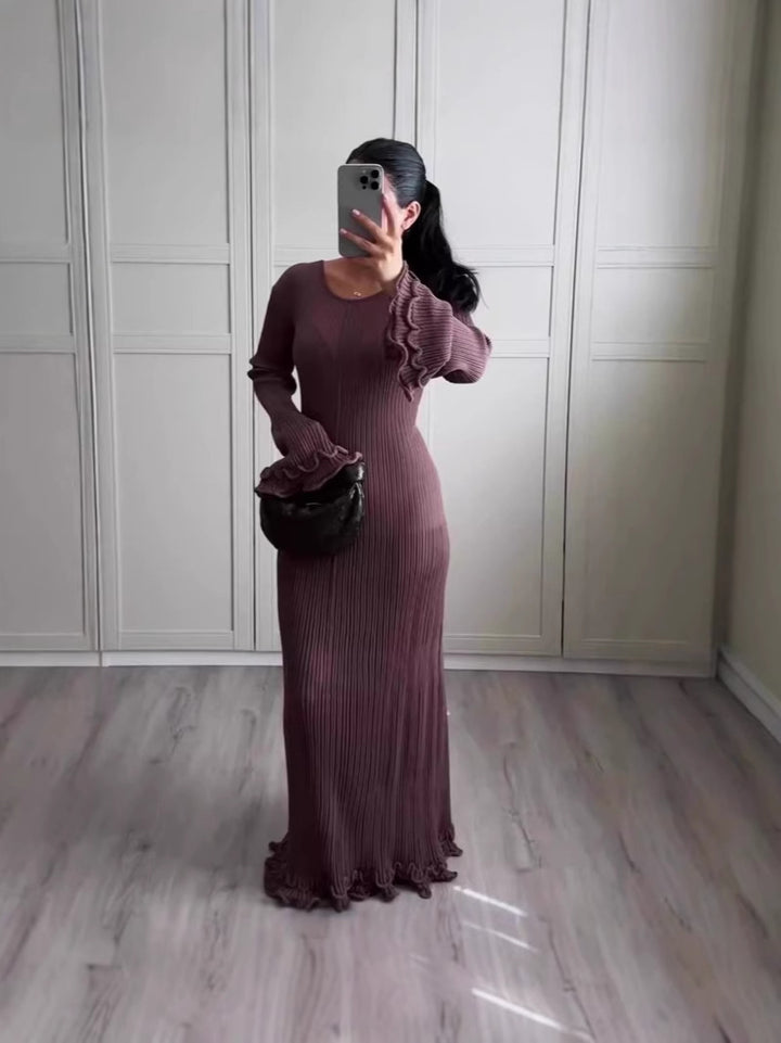Dame Langærmet Strikkjole med elegante Flæse Detaljer Stilla