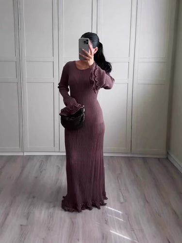 Dame Langærmet Strikkjole med elegante Flæse Detaljer Stilla