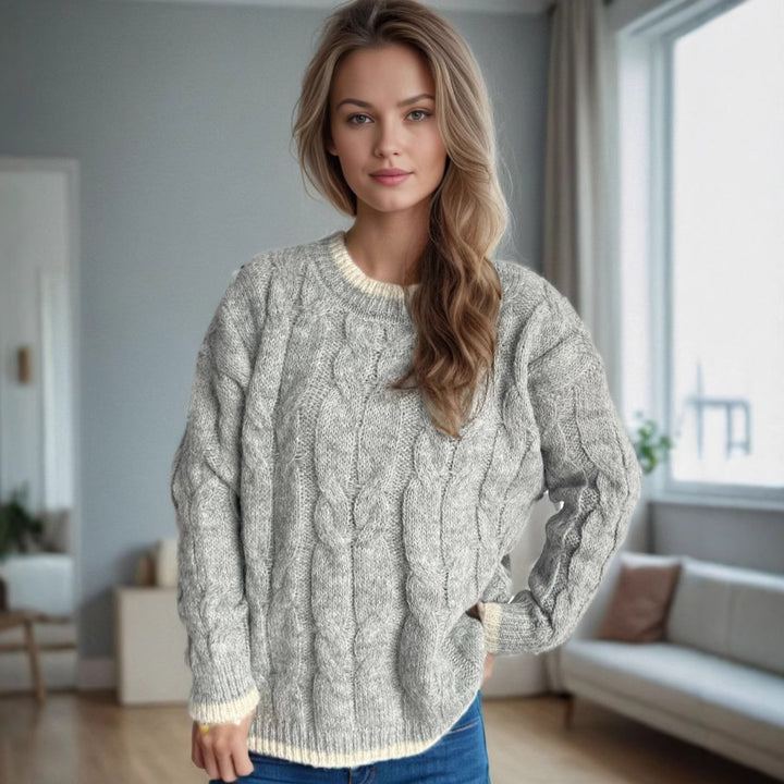 Dame chunky striktrøje med kabeldesign og generøs drapering Stilla