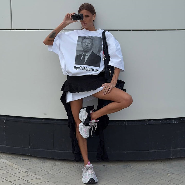 Dame Oversized T-shirt med provokerende grafiktryk og afslappet snit Stilla