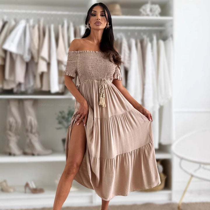 Dame Off-Shoulder Maxi-Kjole med rynket overdel og lagdelt nederdel Stilla
