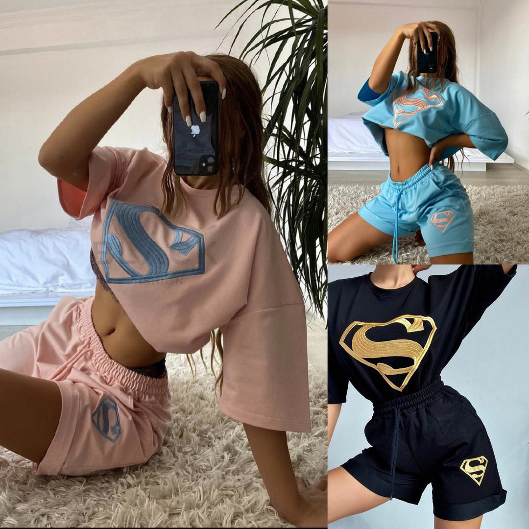 Kvinders sporty kortærmet skjorte og shorts sæt med eksklusivt logo design Skovae