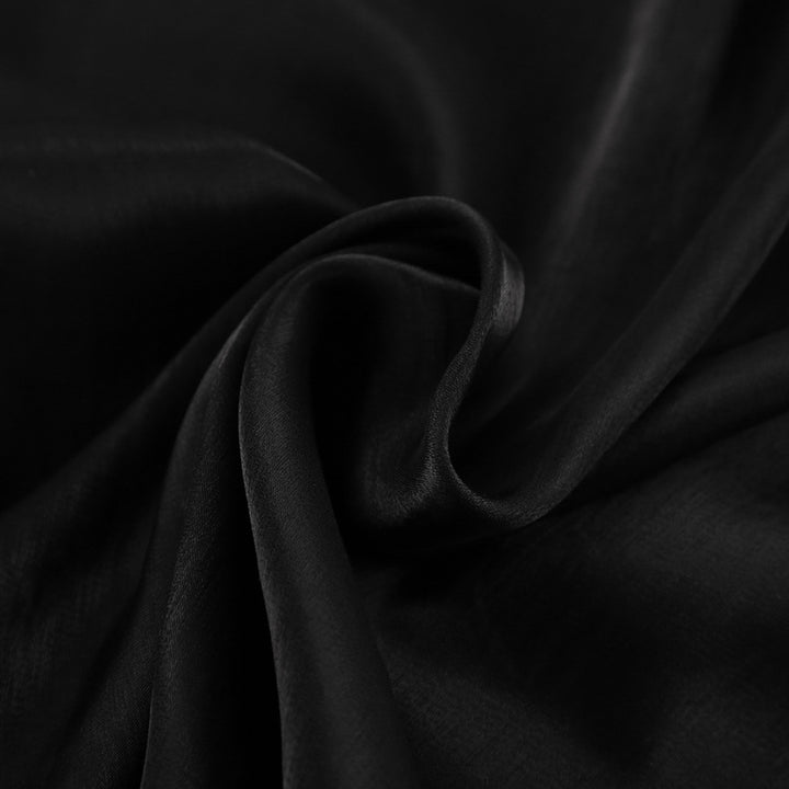 Dame elegant bluse i let, skinnende stof med klassisk krave og lange ærmer Stilla