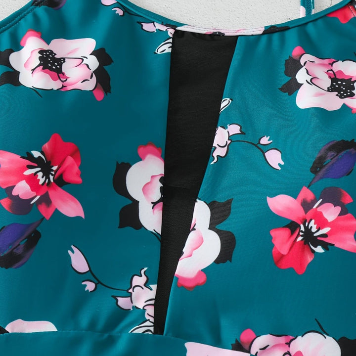 Damer éntlig badeoutfit med moderigtigt blomsterdesign og stilfuld sort Skovae