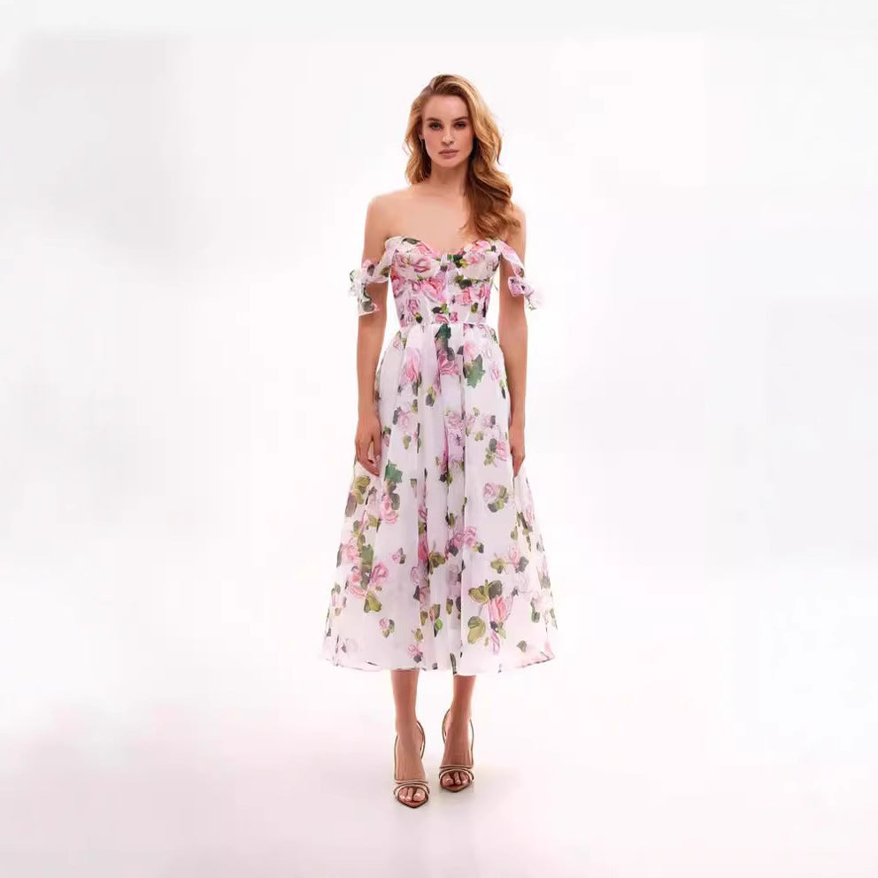 Kvinders blomsterkjole med off-the-shoulder design