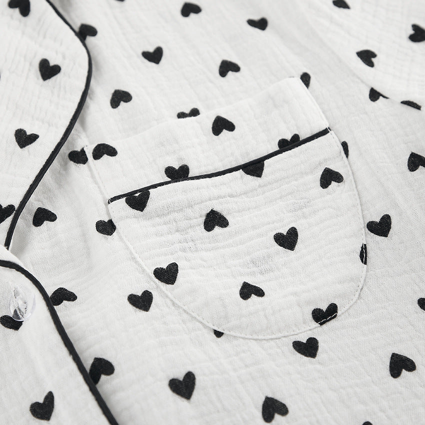 Dame kortærmet pyjamasæt med hjerteprint og elegant design Stilla