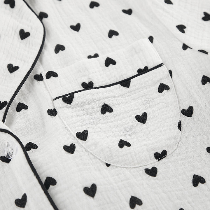 Dame kortærmet pyjamasæt med hjerteprint og elegant design Stilla