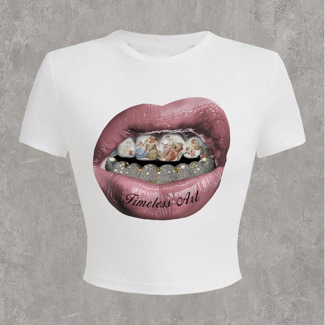 Dame Crop-T-Shirt med kreativ grafikdesign og unikt statement Skovae
