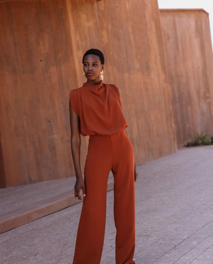 Dame Elegant jumpsuit med høj hals og vide ben Skovae