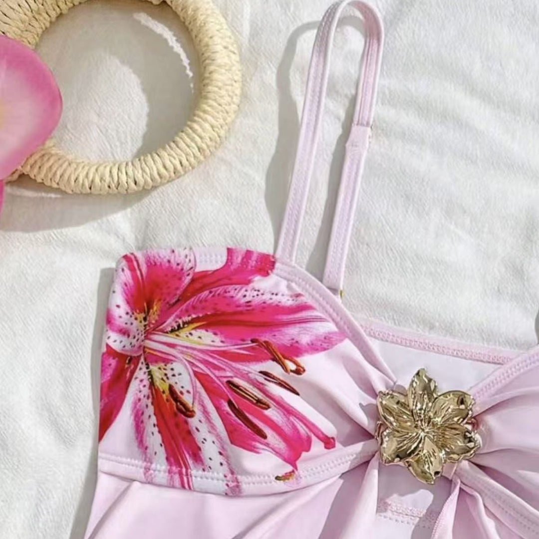Dame bikini-sæt med blomsterindpakningsdetalje og elegant blomsterapplikation Skovae