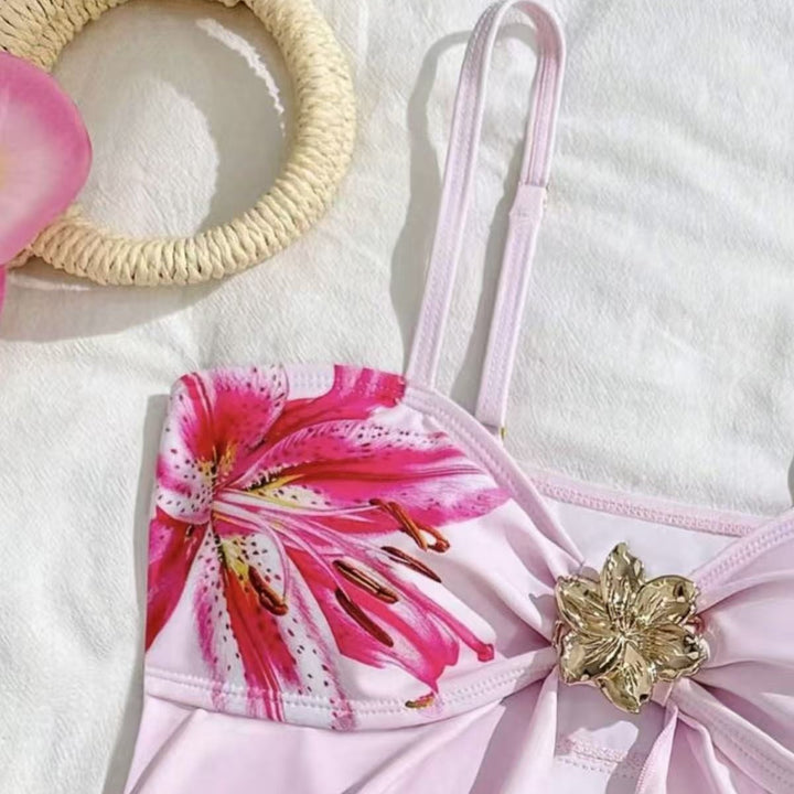 Dame bikini-sæt med blomsterindpakningsdetalje og elegant blomsterapplikation Skovae