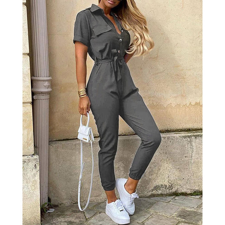 Damer afslappet jumpsuit med knapdetaljer og taljebælte Stilla