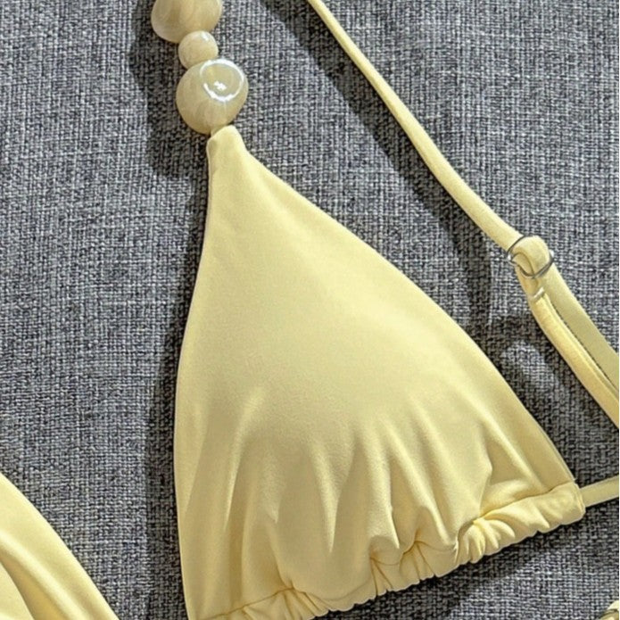 Dame triangel-bikini med dekorative perleaccentuer og fint minimaldesign Skovae