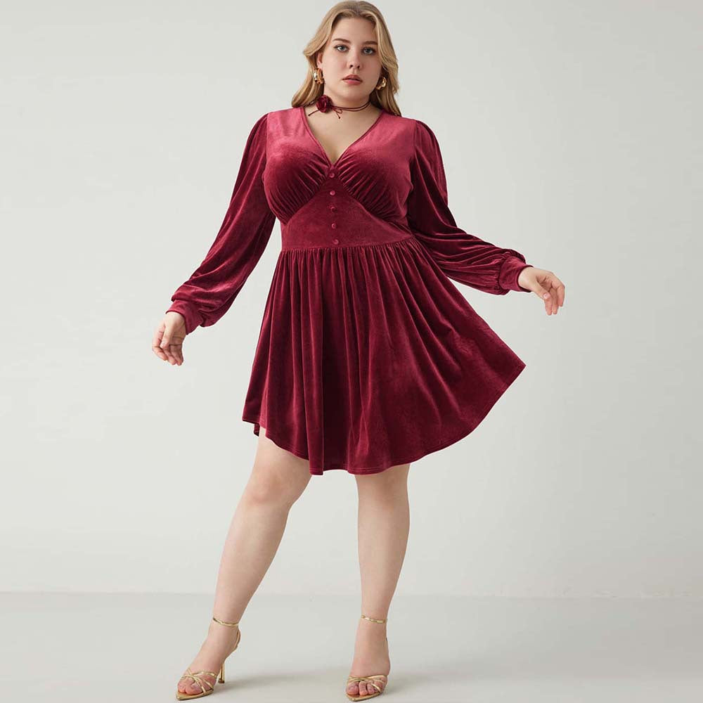 Dame elegant fløjlskjole med dyb V-udskæring og ruffles detaljer Stilla