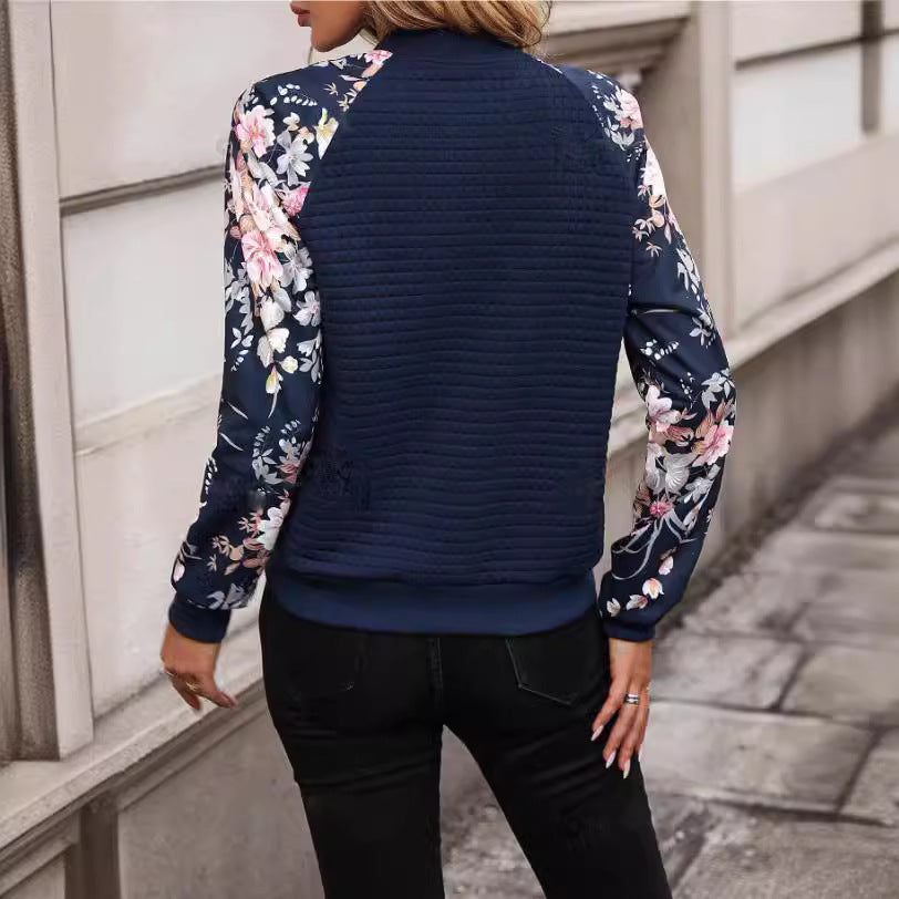 Dame fashionable bomberjakke med florale ærmedetaljer Stilla
