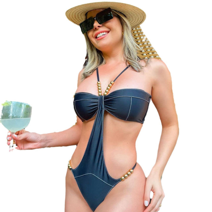 Dame one-piece badedragt med unikt cut-out design og glamorøse dekorationer Stilla