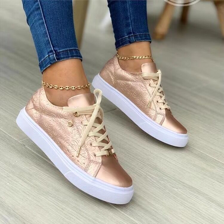 Dame Snickers med stilfuldt blomstermønster og glamourøse accenter Stilla