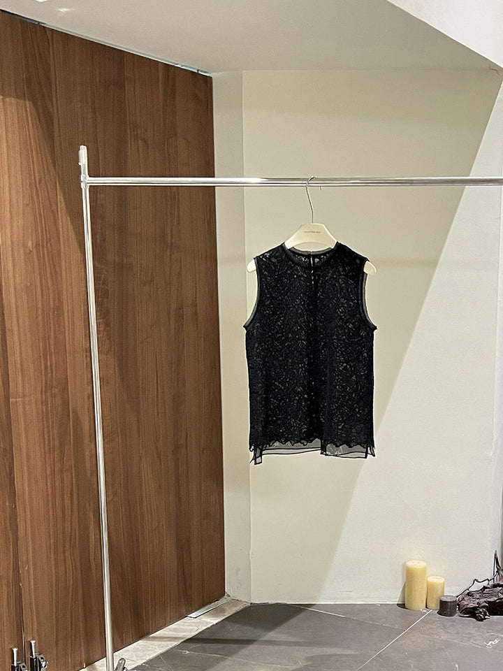 Dame ærmeløst spidsetop med fin struktur og moderne design Stilla