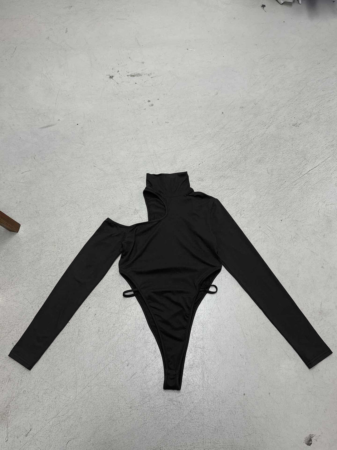 Damen Cut-Out Langarmbody Skovae