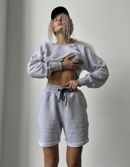 Kvinders afslappede sweatshirt og shorts sæt med snøre og farverigt design