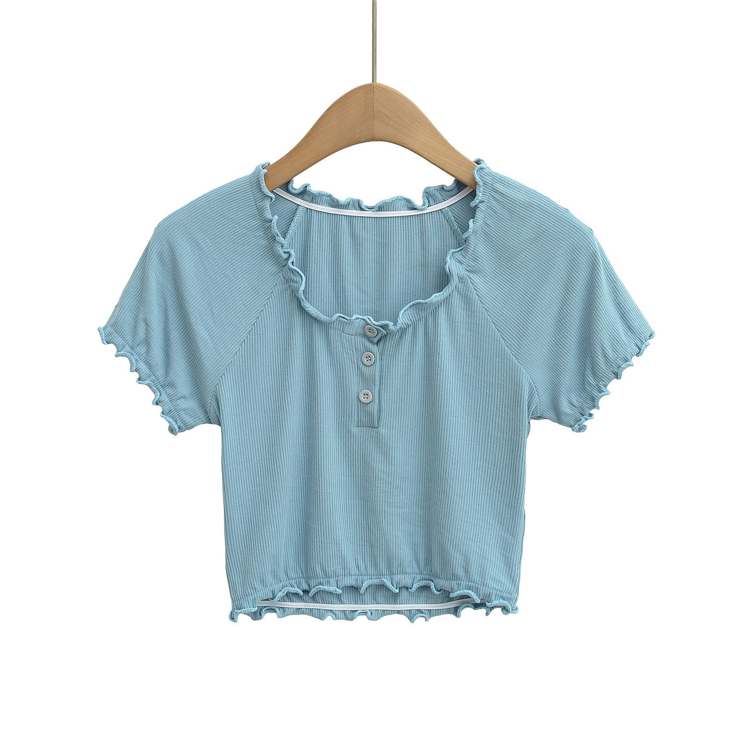 Dame cropped T-shirt med flæsedetaljer og knaplukning Stilla