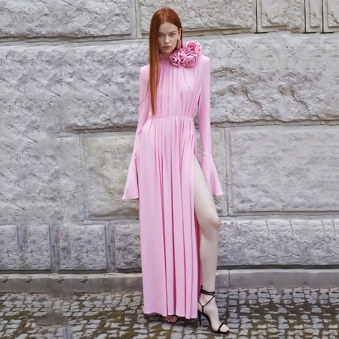 Dame Elegant Maxikjole med flydende stof og kunstneriske blomsterapplikationer Stilla