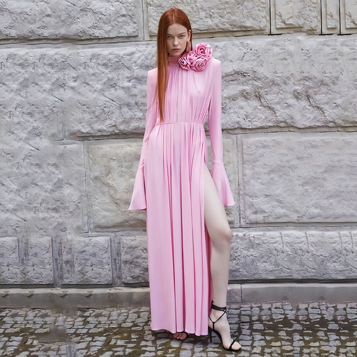 Dame Elegant Maxikjole med flydende stof og kunstneriske blomsterapplikationer Stilla