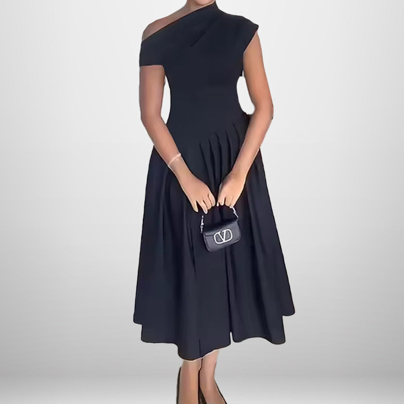 Kvinders elegante off-shoulder maxi kjole med plisseringer og flydende nederdel Stilla