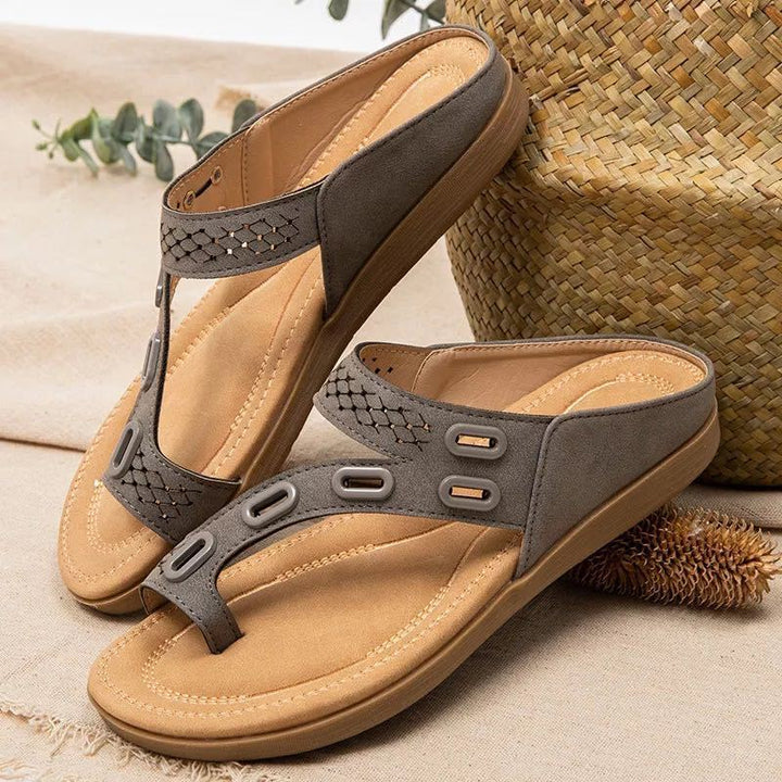 Dame komfortable tæer-split sandaler med justerbart remdesign og ergonomisk fodseng Stilla