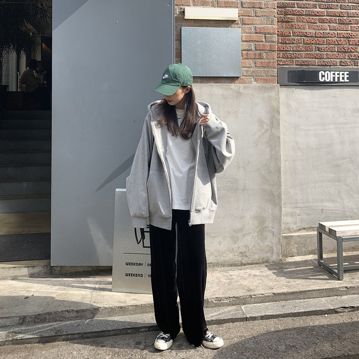 Dame hoodie med en oversized pasform og praktiske lommer