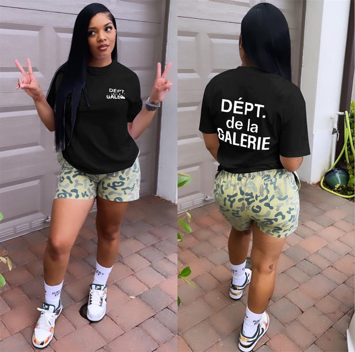 Dame Sporty T-shirt med grafikprint og afslappede shorts Stilla