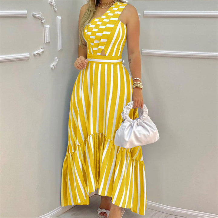 Dame maxikjole med asymmetrisk snit og trendy cut-out Stilla