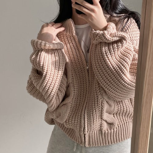 Kvindernes hyggelige cardigan med voluminøse ærmer og moderne design Stilla