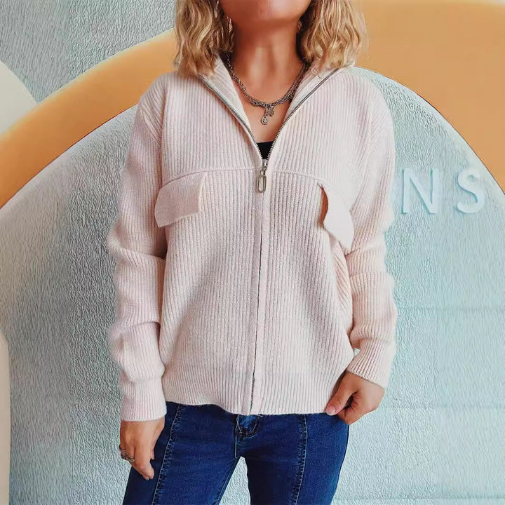 Kvinders fashionable cardigan med høj krave og praktiske lommer Stilla