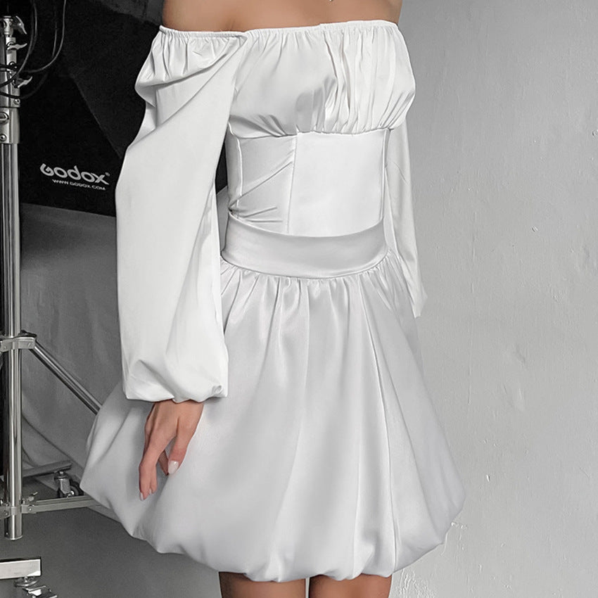 Dame Off-Shoulder Miniklæd med voluminøse ærmer og taljebånd Stilla