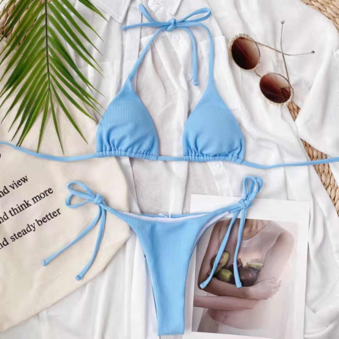 Dame triangel-bikini med justerbare bindebånd og ribstrik skovae