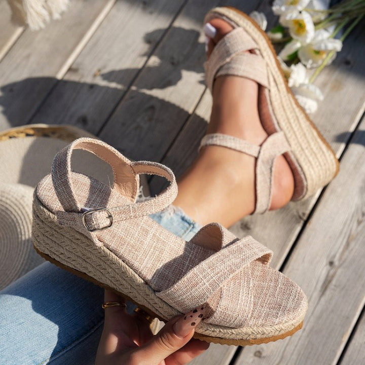 Dame kile-sandaler med fashionable stropper og komfortabel fodseng Stilla