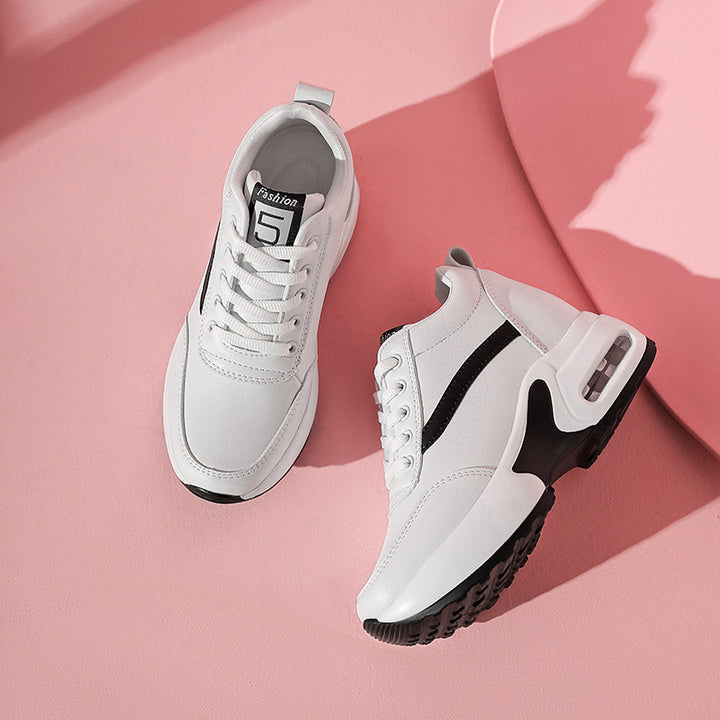 Dame nan urbaner Plateausneaker med luftformet mellemsål og bølget sidelapplikation Skovae