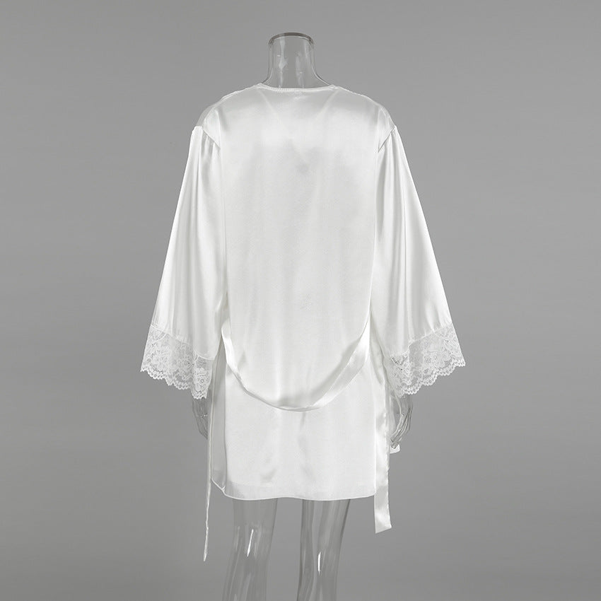 Dame Satin Morgenkåbe med elegante laceafslutninger Stilla