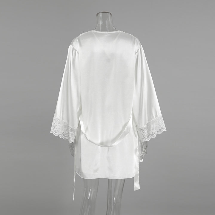 Dame Satin Morgenkåbe med elegante laceafslutninger Stilla