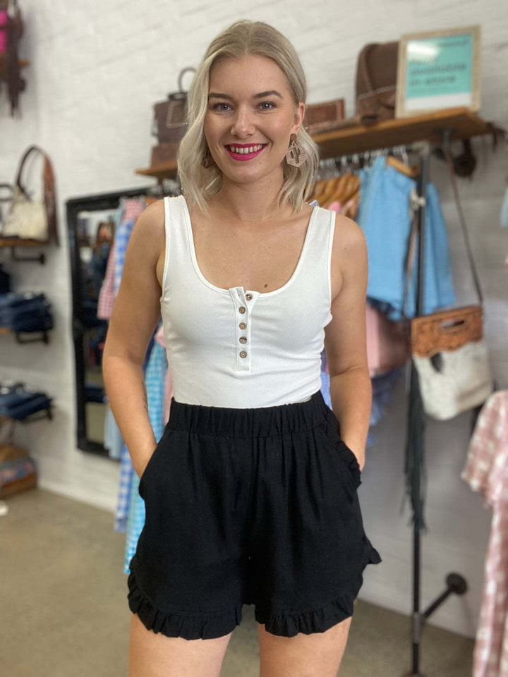 Dame shorts med flæse detalje og elastisk talje Stilla
