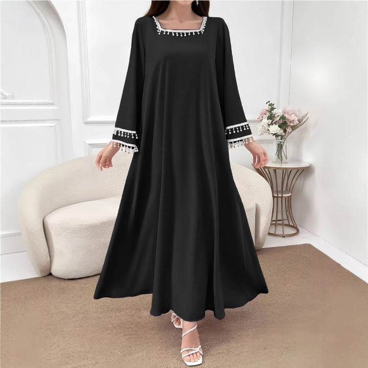 Kvindelige elegante maxi kjoler med dekorative franje og brede ærmer