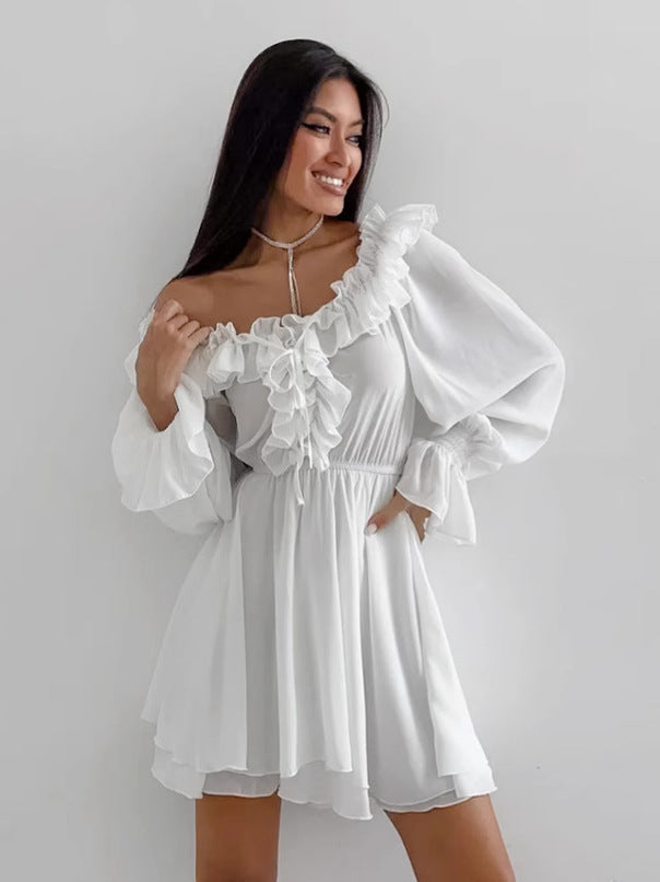 Damekjole med rynker og off-shoulder design Stilla