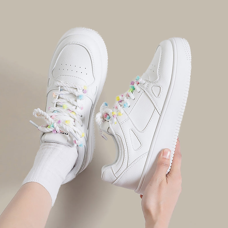 Dame Sneakers i moderne design med farverigt snøresystem og slidstærkt overmateriale Stilla
