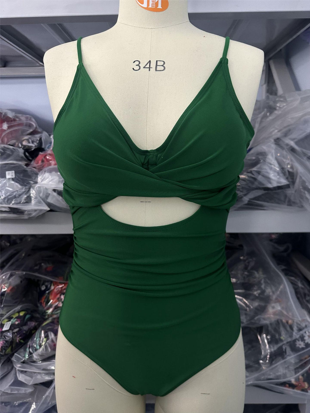 Dame Elegant Énplee-badedragt med moderigtigt cut-out Skovae