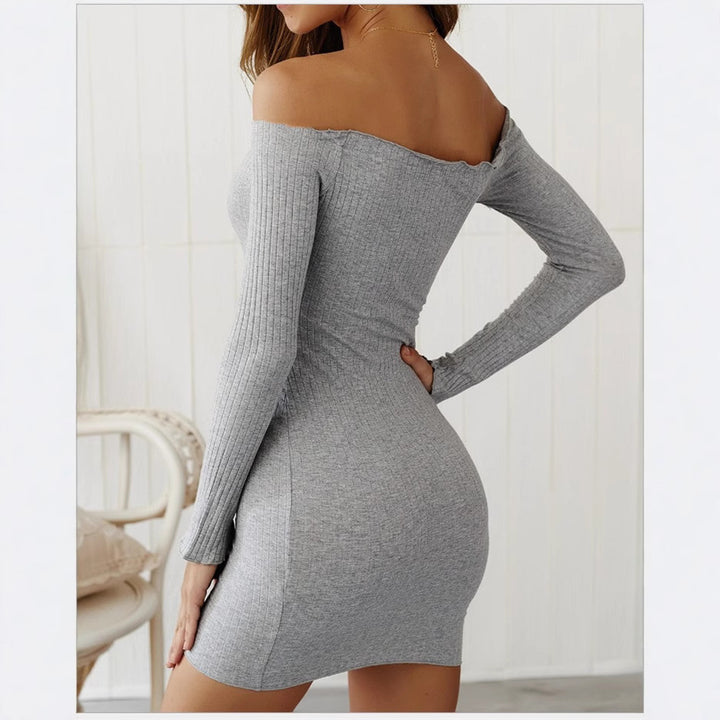 Dame Off-Shoulder Kjole med knapdetaljer og figursyet snit Stilla