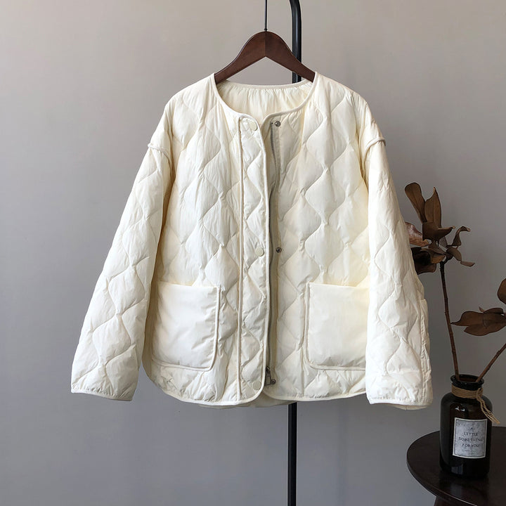 Dame kort skåret quiltet jakke med praktiske lommer og minimalistiske detaljer Stilla