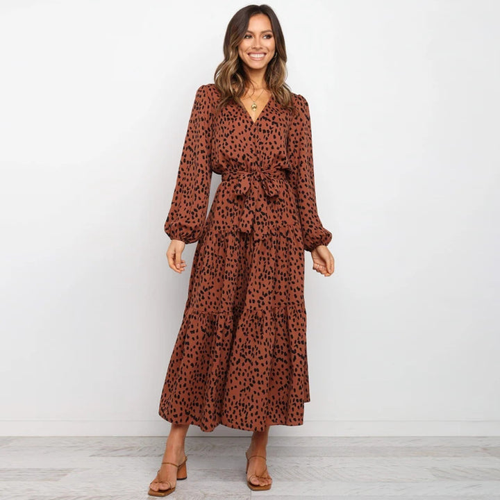 Dame Maxi Wrap Kjole med elegant lagdelt design Stilla